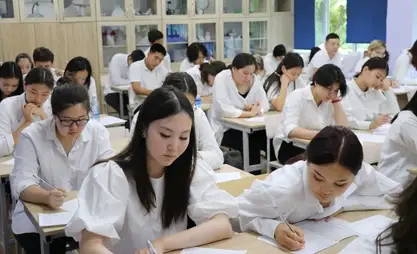 吉尔吉斯斯坦开始对9和11年级毕业生进行统一考试