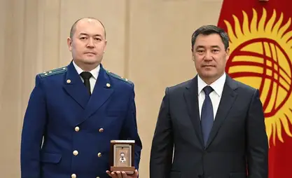 吉尔吉斯斯坦总检察长被授予司法部少将军衔
