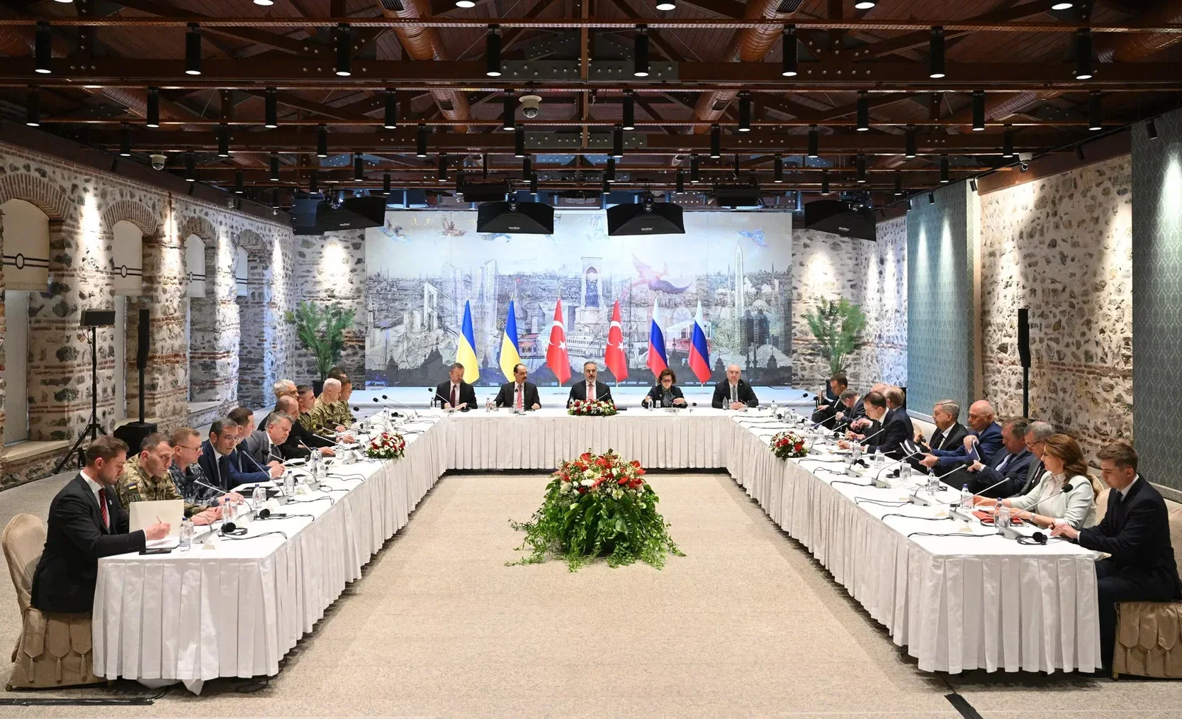 2017371955_0_320_30.2e16d0ba.format-webp.fill-1668x1014