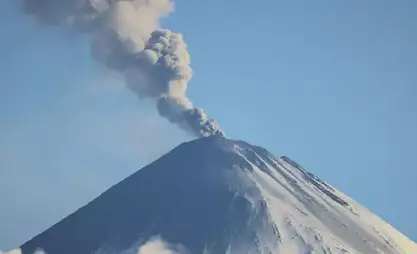 俄罗斯克柳切夫斯基火山火山灰云抵达阿拉斯加