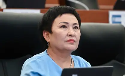 吉一议员反对12年教育 支持10年教育