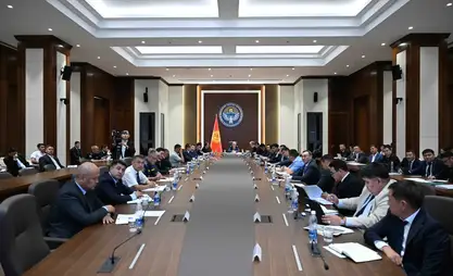 阿德尔别克·卡瑟马利耶夫主持会议部署吉尔吉斯斯坦独立日庆典筹备工作