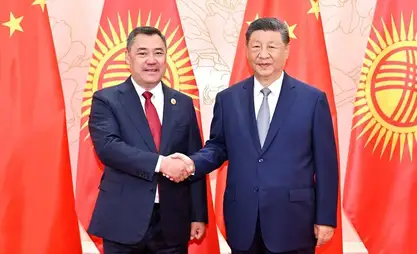 习近平会见吉尔吉斯斯坦总统扎帕罗夫