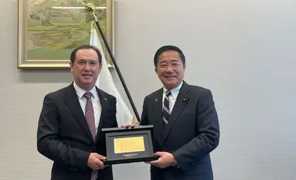 吉尔吉斯斯坦大使与日本首相特别顾问讨论双边合作议题
