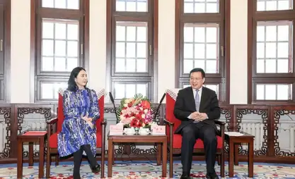 吉尔吉斯斯坦驻华大使同新华社社长举行会谈