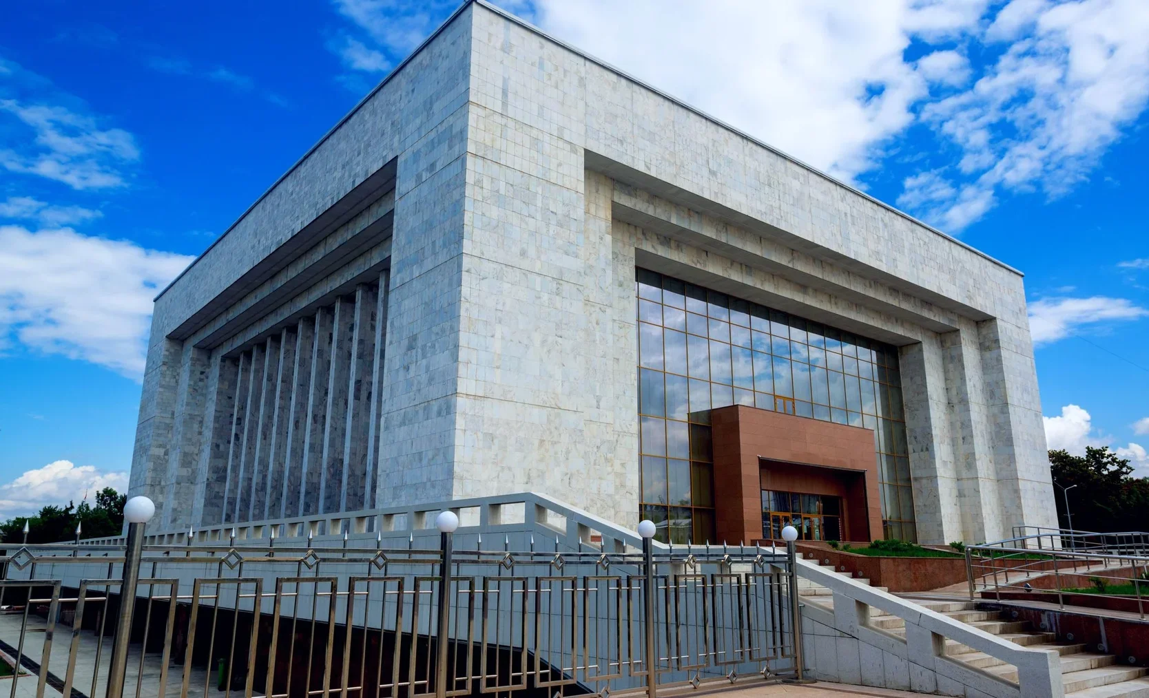 historical-museum-i.2e16d0ba.format-webp.fill-1668x1014