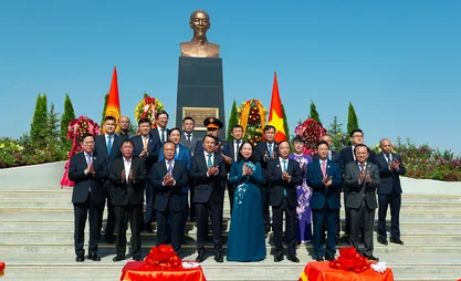 吉、越两国友谊的新象征