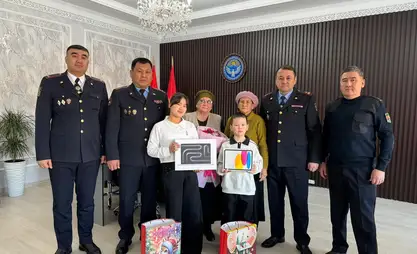 立志从警的孩子们收到内务部节日礼物