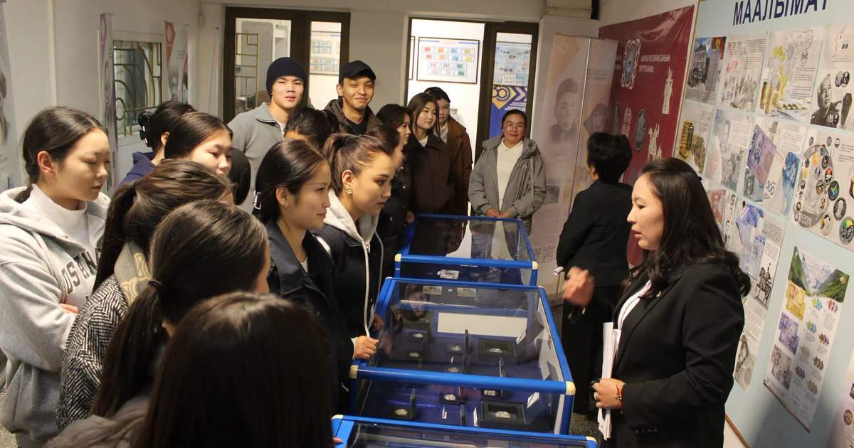 吉国家银行钱币和金条展在卡拉科尔举行