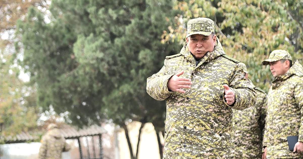 为军人创造良好条件:吉国防部长检查在建工程