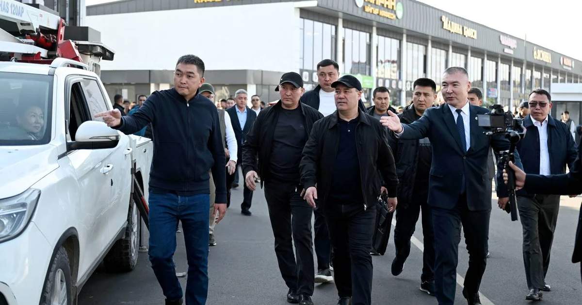 萨德尔·扎帕罗夫视察麦地那新市场并会见商户
