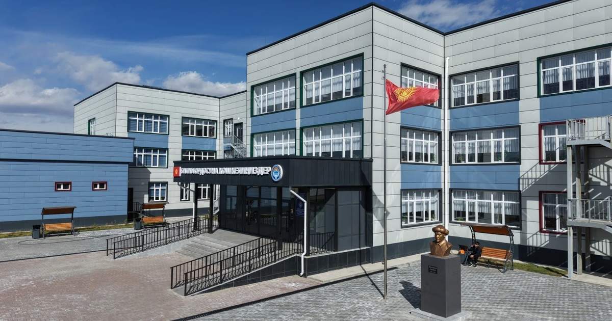 科奇科尔村新学校迎来约1000名学生