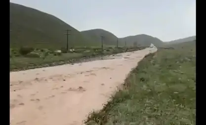 巴耶托夫-马克马尔公路发生泥石流 交通临时中断