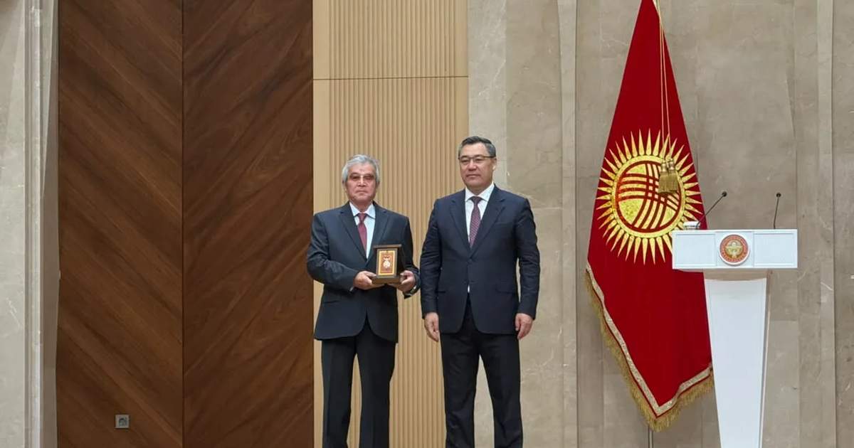 吉总统出席国家奖章和荣誉称号颁发仪式