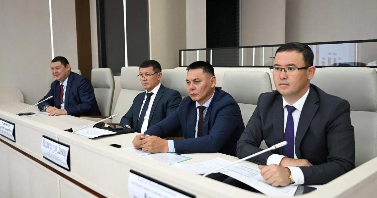 吉尔吉斯斯坦议会委员会审议多项法律草案