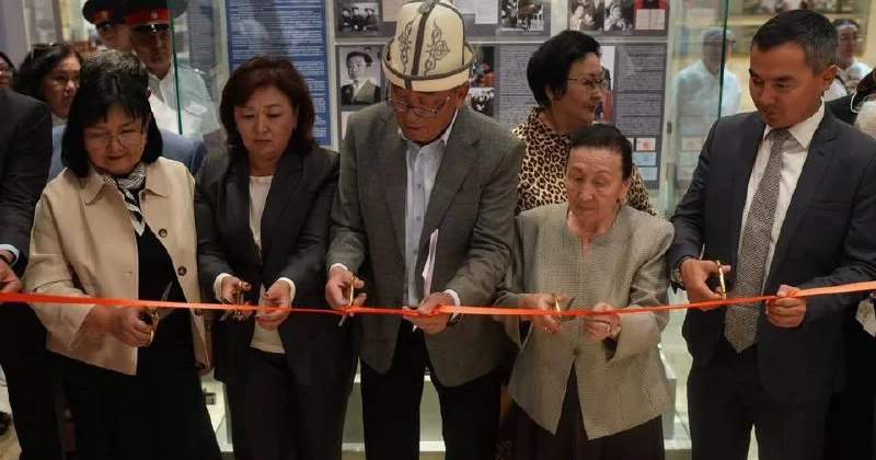 比什凯克举办吉尔吉斯语言学家主题展览