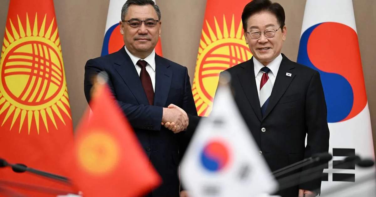 萨德尔·扎帕罗夫在首尔与韩国总统举行会谈