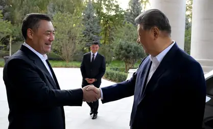 习近平同吉尔吉斯斯坦总统小范围晤谈