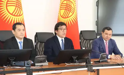 埃·拜萨洛夫向卫生部团队介绍新任代理部长
