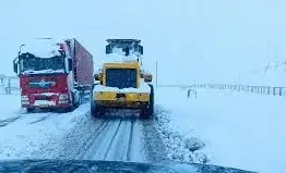 巴雷克奇-纳伦-吐尔尕特公路出现降雪