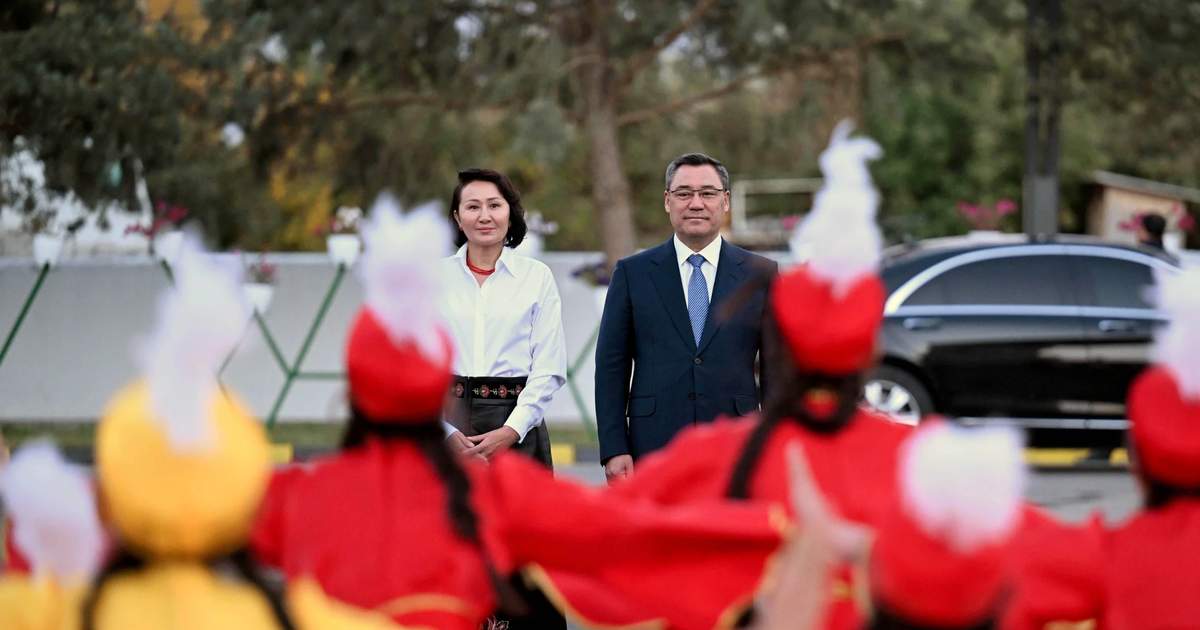 萨德尔·扎帕罗夫参观塔拉斯市“巴拉斯坦”儿童娱乐中心
