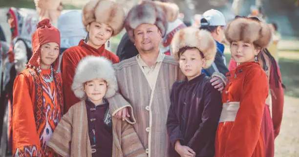 吉尔吉斯斯坦的家庭价值观：住房、支持与婚姻新观念