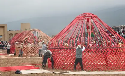 摄影报道：克尔钦草场举行搭建毡房比赛