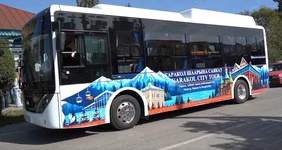 卡拉科尔市开通旅游公交