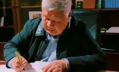 伊布拉耶夫参观布鲁塞尔艾特玛托夫博物馆