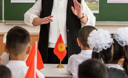 萨德尔·扎帕罗夫：退休教师应为年轻人让出岗位