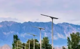 阿特巴什区公路和街道安装太阳能路灯